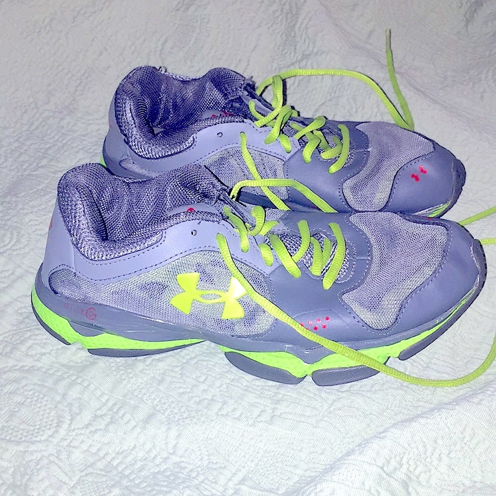 👟Armor Grey & Neon Green Sneakers Youth5️⃣ Shoes - Picture 3 of 8